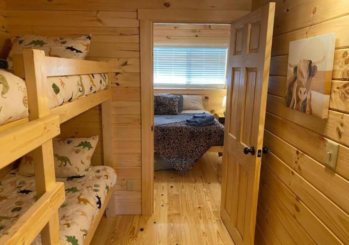 Serene 1Br Cabin Near Nc Z00 With Loft & Waterview Asheboro Exteriör bild